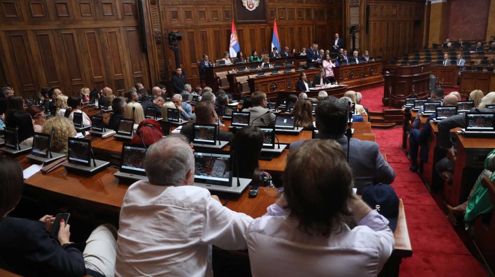 Poslanici počeli o amandmanima, Petrašinović i Bakarec hvalili svoj predlog zakona i Vučića 9