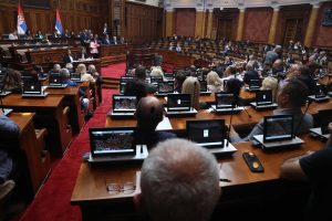 Opozicija kritikuje: Razoružava se Srbija, a naoružavaju kriminalci, Zakon roditelj-negovatelj lažan 7