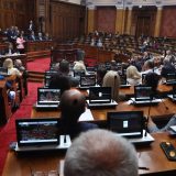 Opozicija kritikuje: Razoružava se Srbija, a naoružavaju kriminalci, Zakon roditelj-negovatelj lažan 3