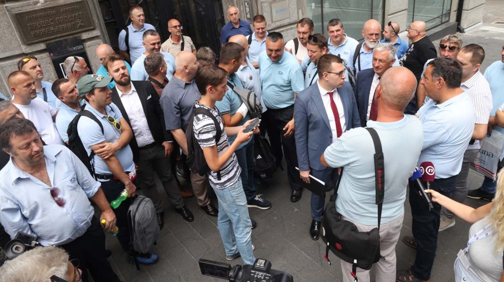 "Za razumno rešenje u korist GSP, a ne privatnika": Počeo sastanak sindikata GSP-a i Aleksandra Vučića 10