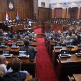 Narodni poslanici raspravljaju o predlozima i izmenama zakona 9