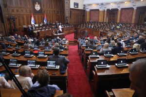 Narodni poslanici raspravljaju o predlozima i izmenama zakona