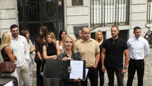 Viz Er predao više od 21.000 zahteva građana za očuvanje baze i poslovanja u Beogradu 15 Viz Er predao više od 21.000 zahteva građana za očuvanje baze i poslovanja u Beogradu 11