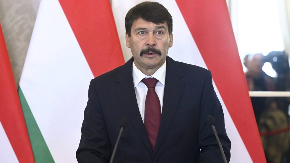 "Početak hladnog građanskog rata u Mađarskoj": Bivši mađarski predsednik Janoš Ader o smeni Tamaša Suljoka 2 "Početak hladnog građanskog rata u Mađarskoj": Bivši mađarski predsednik Janoš Ader o smeni Tamaša Suljoka 2