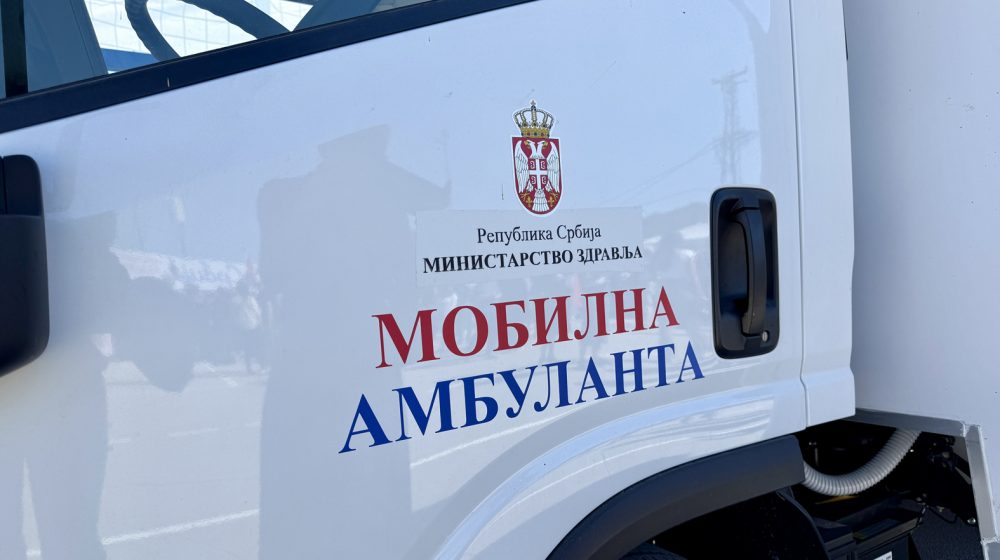 Predsedniče Vučiću, jedno vozilo nije zdravstvena politika 7