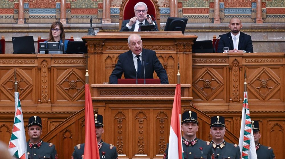 Oglasio se predsednik Mađarske o izmeni Ustava i njegovom razrešenju sa funkcije: "Presedan, ovo vodi ka samovolji" 8