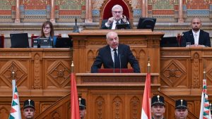 Oglasio se predsednik Mađarske o izmeni Ustava i njegovom razrešenju sa funkcije: „Presedan, ovo vodi ka samovolji“