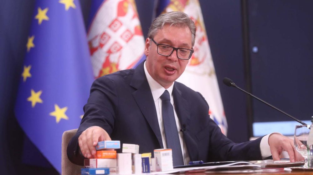 Švajcarski dnevnik: Vučić obećava građanima milione evra da bi nastavio da vlada poput njegovog uzora Putina 9