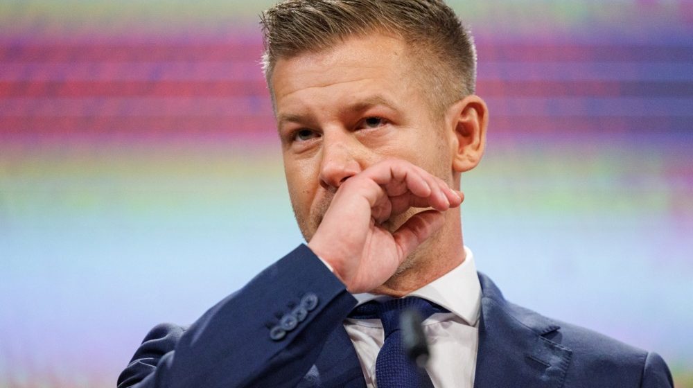 Petera Mađara pljunuo muškarac, mađarski premijer mu poželeo "dobro zdravlje" (VIDEO) 9