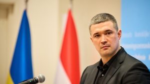 Rezultati najnovije ankete: Rejting smenjenog ministra odbrane udvostručen, od Zelenskog popularnija trojica zvaničnika