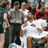 (VIDEO) "Postoji razlog što ga zovu Džoker": Novak Đoković preplašio skupljačicu lopti 5