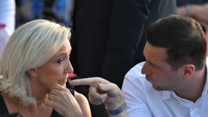Marin Le Pen stigla u Sud u Parizu, biće doneta odluka o njenoj političkoj sudbini : Tri su moguća ishoda 5