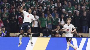 Engleska sa igračem manje do četvrfinala Mundijala 2 Engleska - Meksiko