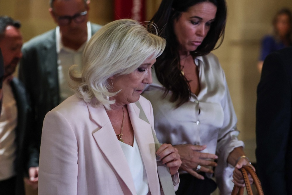 Delimična pravna pobeda i politički povratak liderke krajnje desnice: Da li Marin le Pen može da pobedi na predsedničkim izborima? 2 Delimična pravna pobeda i politički povratak liderke krajnje desnice: Da li Marin le Pen može da pobedi na predsedničkim izborima? 2