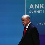 Erdoganov luksuzni poklon: Šta će lideri država NATO uraditi sa pištoljem? (VIDEO, FOTO) 5