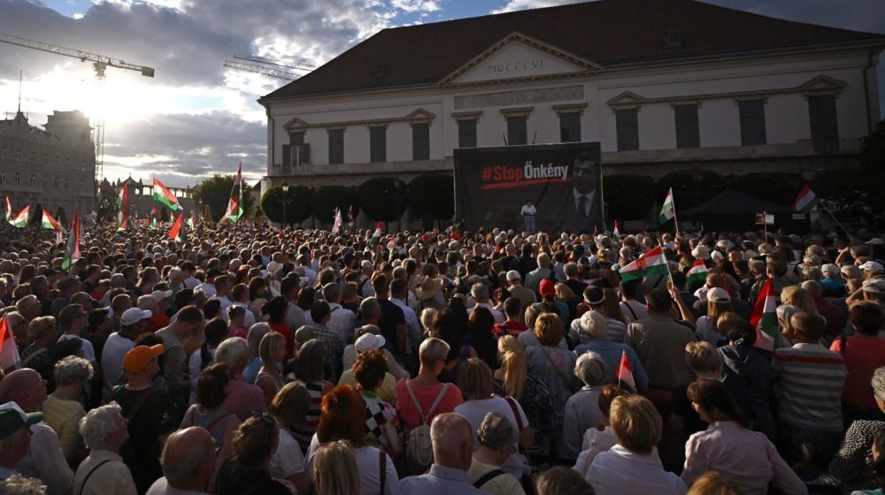 "Nećemo dozvoliti diktaturu Petera Mađara": Kako je bilo na protestu Orbanovih pristalica protiv smene predsednika Tamaša Suljoka? 8