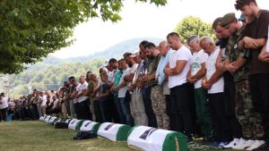 Mađarski list o 31 godini od genocida u Srebrenici: O činjenicama nema pregovora niti kompromisa, u Srbiji zločinci heroji