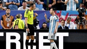 Englezi i Argentinci uz “pomoć prijatelja” u polufinalu 3 Lionel Mesi i sudija Žoao Pedro Silva Pinjeiro