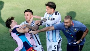 Neslavan kraj Mundijala: Paredes dobio crveni karton po završetku meča (VIDEO)