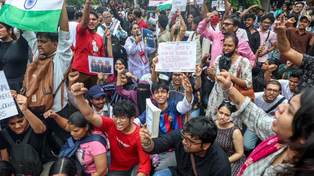 Pala prva ostavka u Indiji nakon višenedeljnih protesta 8