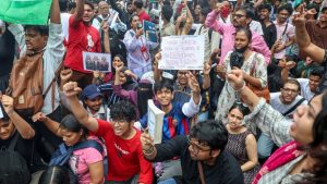 Pala prva ostavka u Indiji nakon višenedeljnih protesta