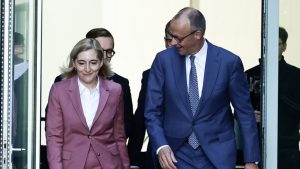 Merc rekonstruiše vladu Nemačke: Za šeficu kabineta postavio Ninu Varken, prvu ženu na toj poziciji 20 Merc rekonstruiše vladu Nemačke: Za šeficu kabineta postavio Ninu Varken, prvu ženu na toj poziciji 18