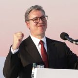 Vučić najavljuje da će sam da vozi svoj automobil u kampanji: Predsednik nema auto 4
