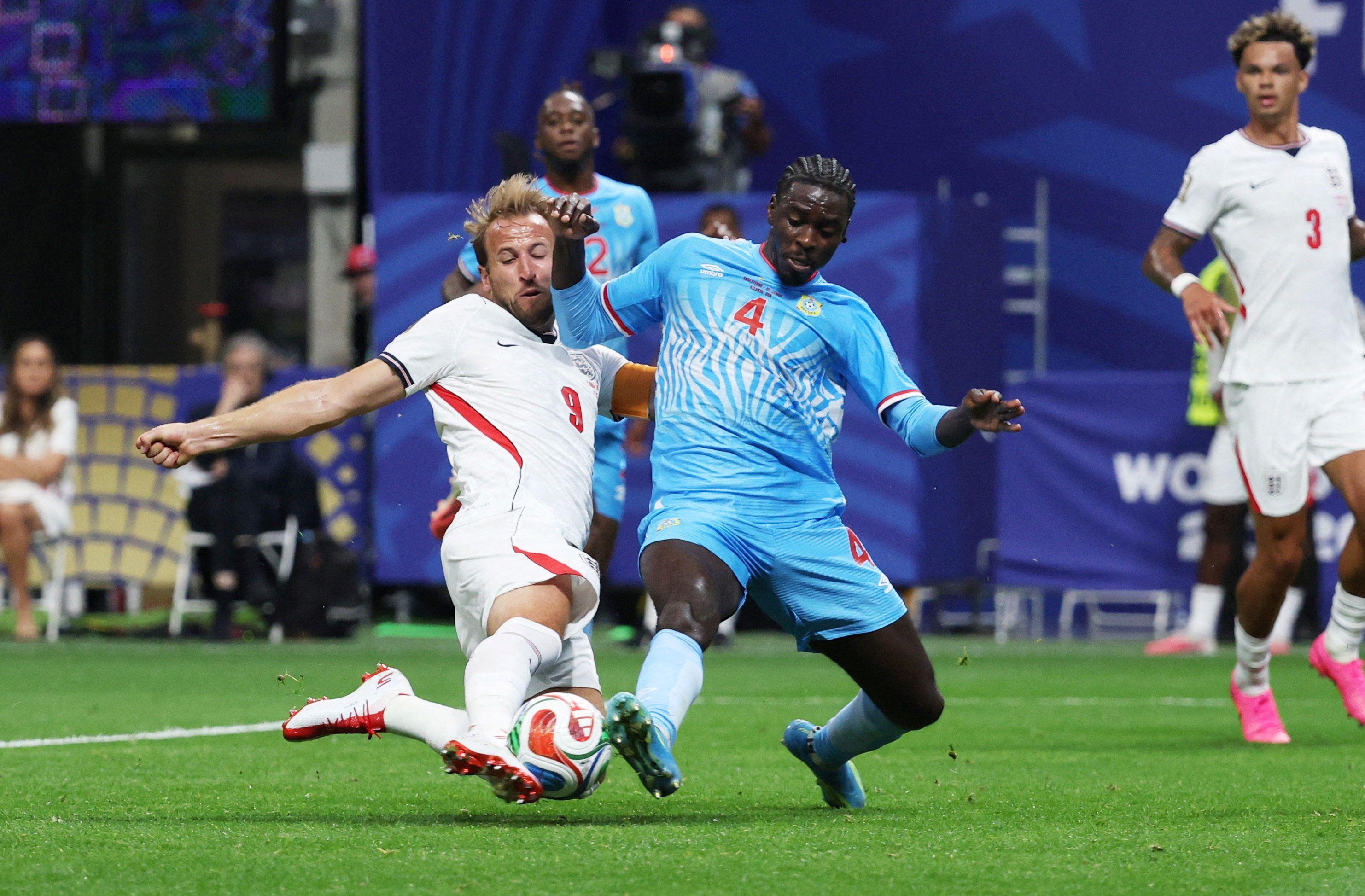 Kraj snova Bosne i Hercegovine, Senegal prosuo sve, Kejn spasao Englesku 9 Dva fudbalera udaraju loptu