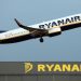 Oštećenje prozora na avionu u Solunu možda izazvao 'strani predmet': Rajaner 2