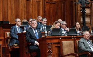 Sutra nastavak sednice o poverenju Vladi 4