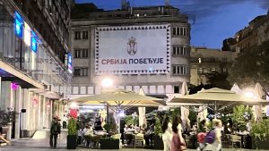 Baner SNS-a u Knez Mihailovoj: „Srbija ne može biti vlasništvo jedne partije" 3