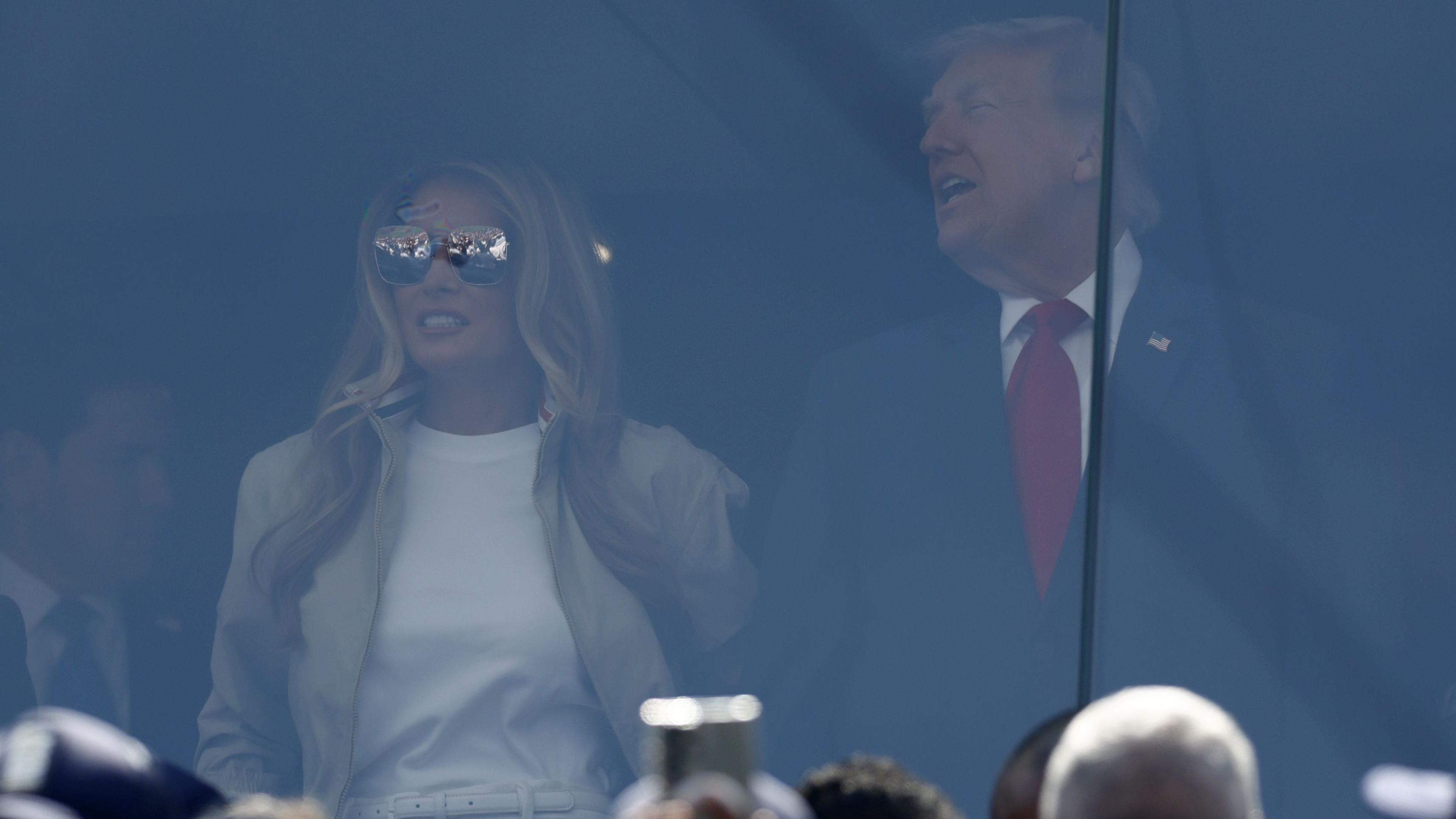 Španija je prvak sveta: Tores doneo titulu, Argentina nije htela da igra fudbal 12 Melanija i Donald Tramp u loži stadiona