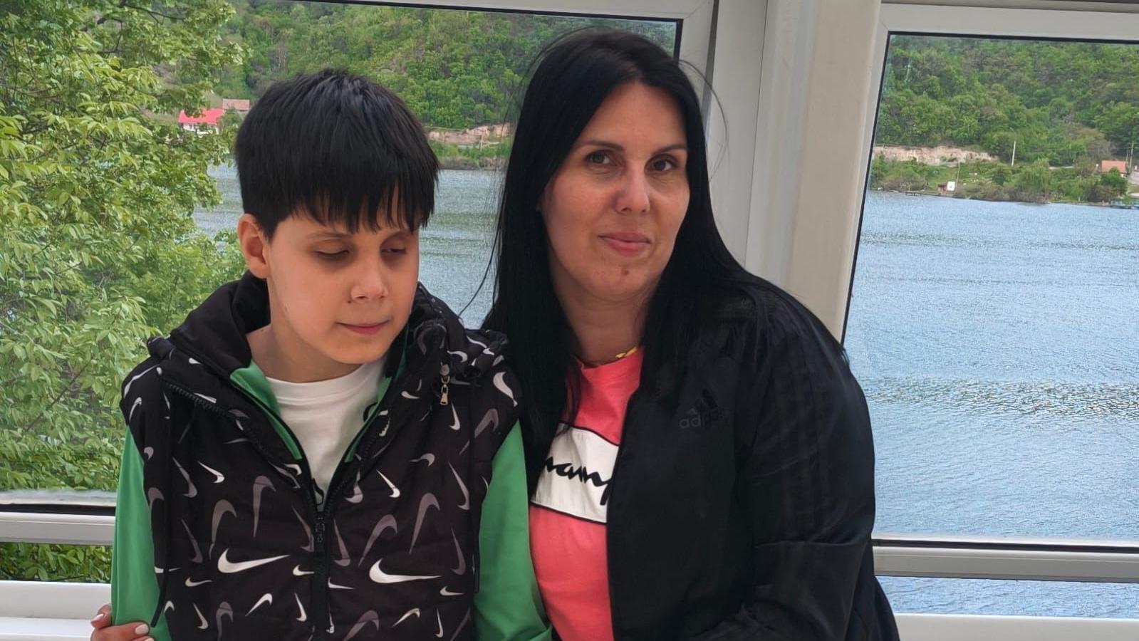 Zašto je nega članova porodice u Srbiji nevidljivi, neplaćeni i 'ženski posao' 1 Jovana Mladenović sa sinom Jakovom