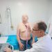 Macut i Lončar "ne znaju šta rade": Premijer i ministar pregledali građane u mobilnoj ambulanti u Velikom selu 1