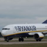 'Bilo je užasno': Supruga iz Srbije spasila muža da ne ispadne iz aviona Rajanera 7