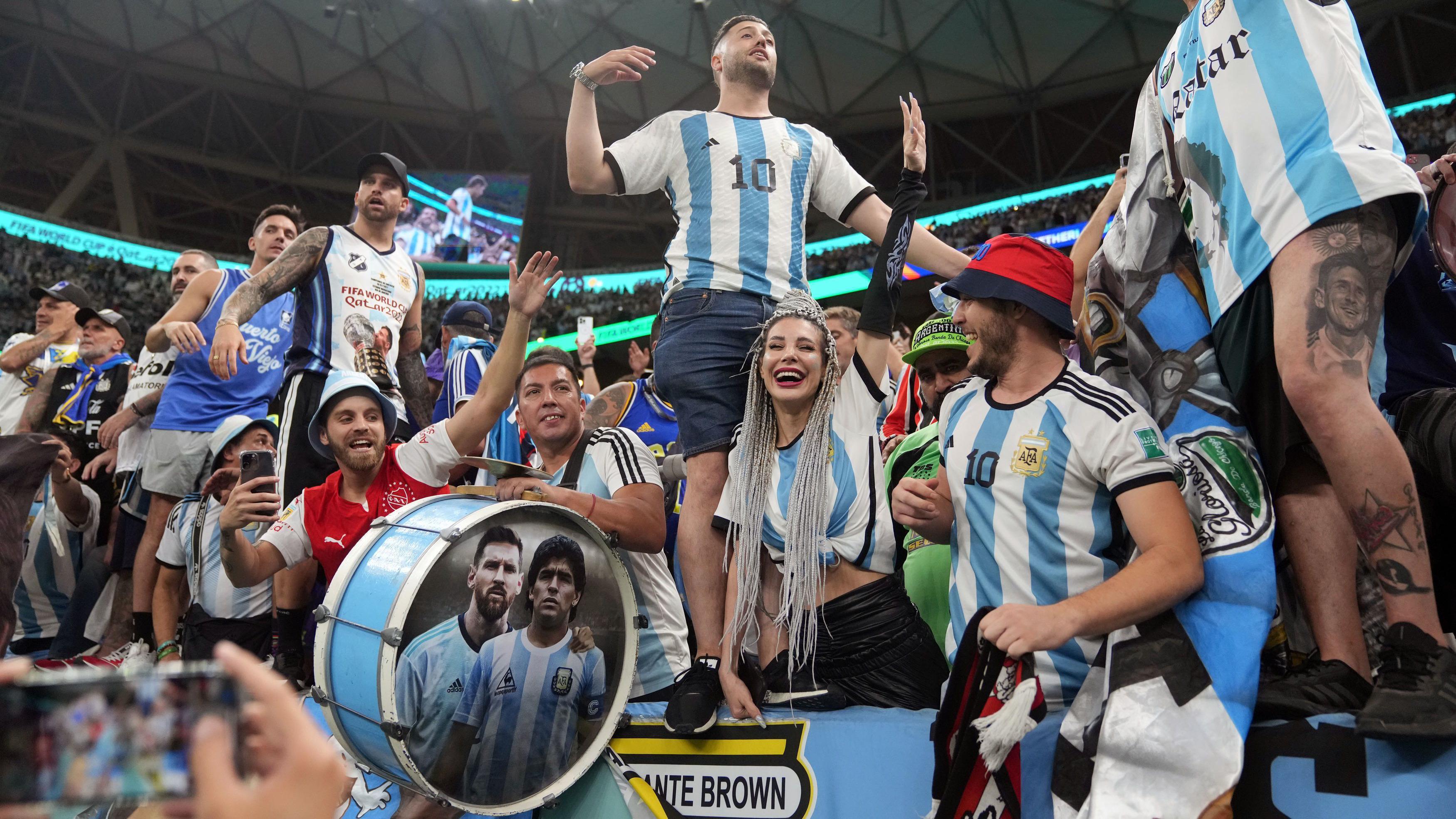 Tamo gde je fudbal više od života, a Maradona i Mesi u panteonu najvećih 1 argentinski navijači, argentinski fudbalski navijači