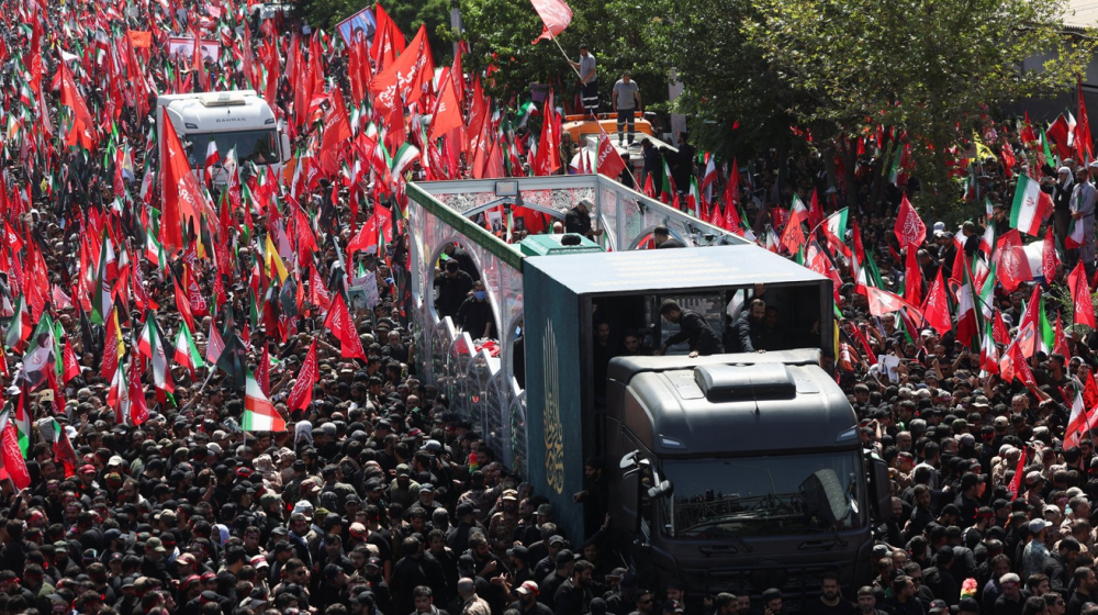 Zastave, prskalice za vodu i pozivi na osvetu: Iranci se opraštaju od ajatolaha Alija Hamneija 7