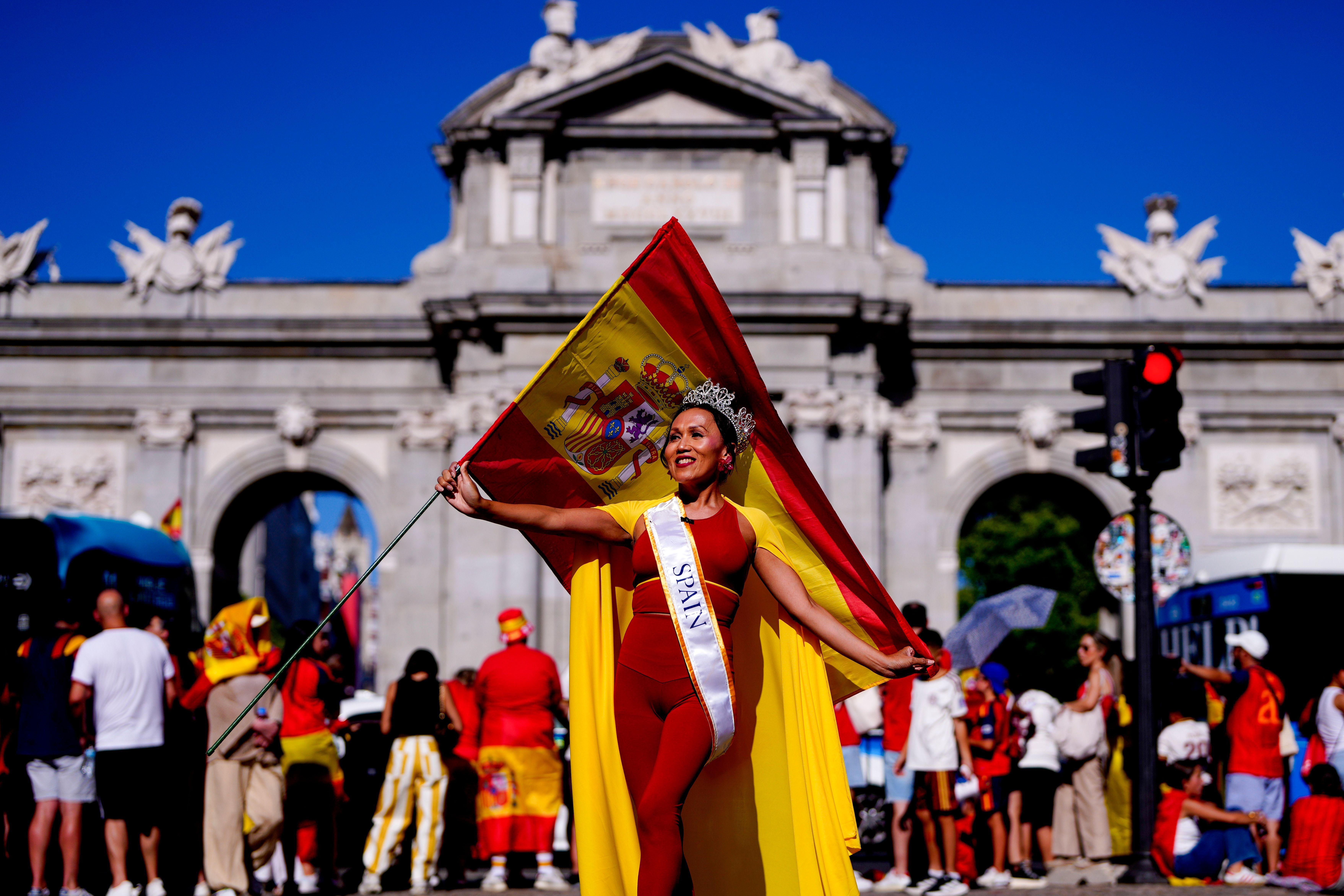 Španija dočekala svetske prvake: Fijesta za pamćenje u Madridu - u fotografijama 9 Zastave Španije vijorile su se na svakom ćošku