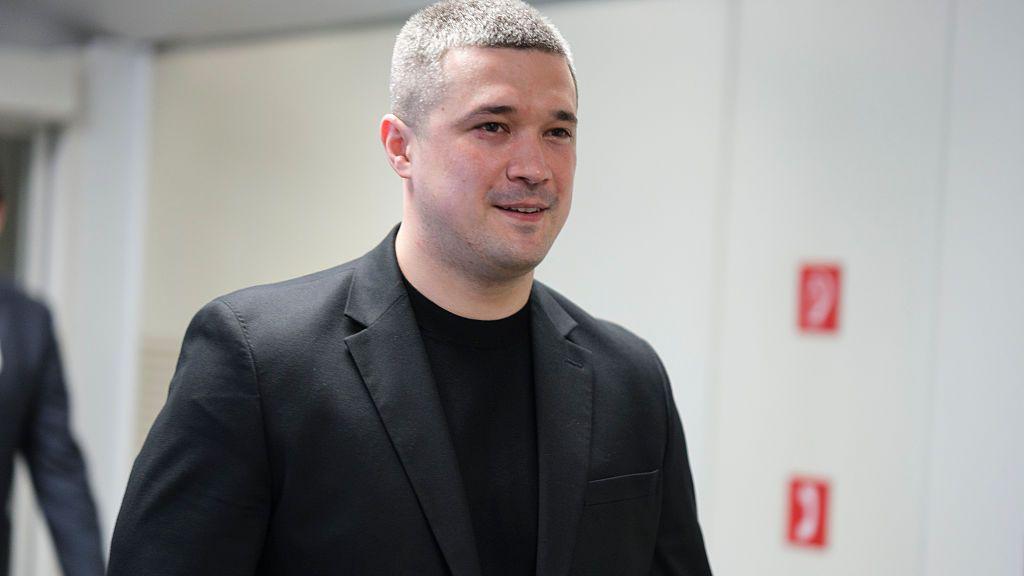 Mihailo Fedorov, mupkarac u crnom sakou i crnoj majici, sa kratko ošišanom sedom kosom