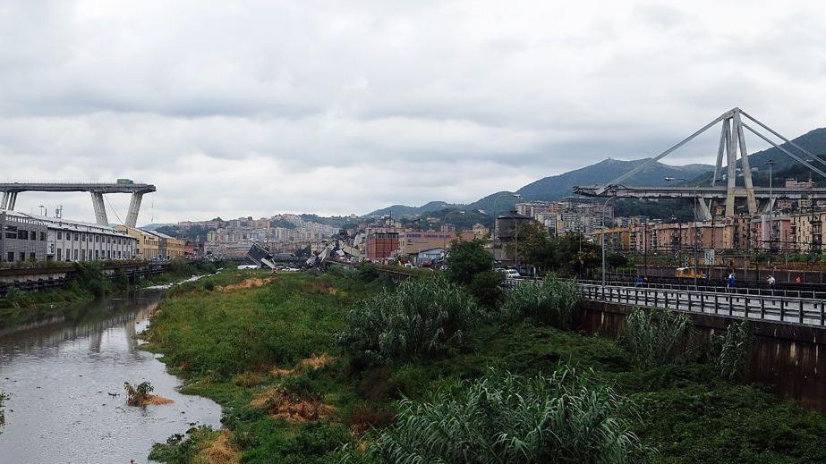Zatvorske kazne za italijanske zvaničnike zbog rušenja mosta u Đenovi kada je poginulo 43 ljudi 3 ostaci mosta u đenovi, srušio se most u đenovi 2018.