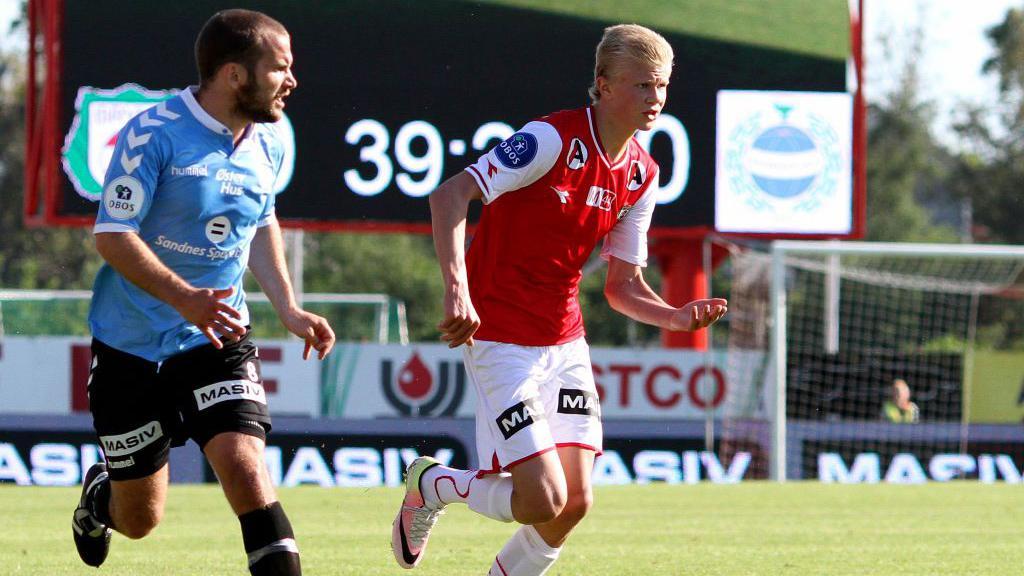 Pet stvari koje možda ne znate o Erlingu Halandu, norveškom fudbalskom džinu 2 Haland je debitovao za norveški klub Brun dok je još bio tinejdžer 2016.