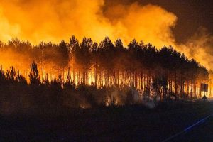 Više od 200.000 ljudi evakuisano u Francuskoj i Španiji dok besne požari 2 Više od 200.000 ljudi evakuisano u Francuskoj i Španiji dok besne požari 2