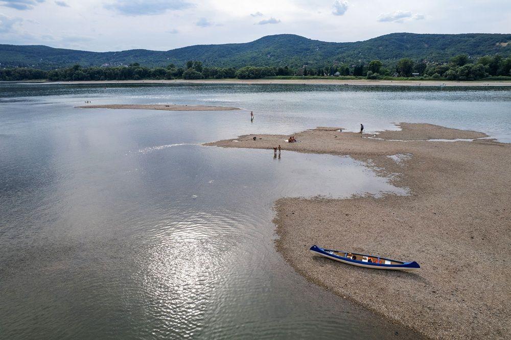 Dunav ponegde kao potok: Fotografije iz Srbije i regiona 28 nizak vodostaj dunava u Mađarskoj, dunav, vodostaj dunava, nivo dunava