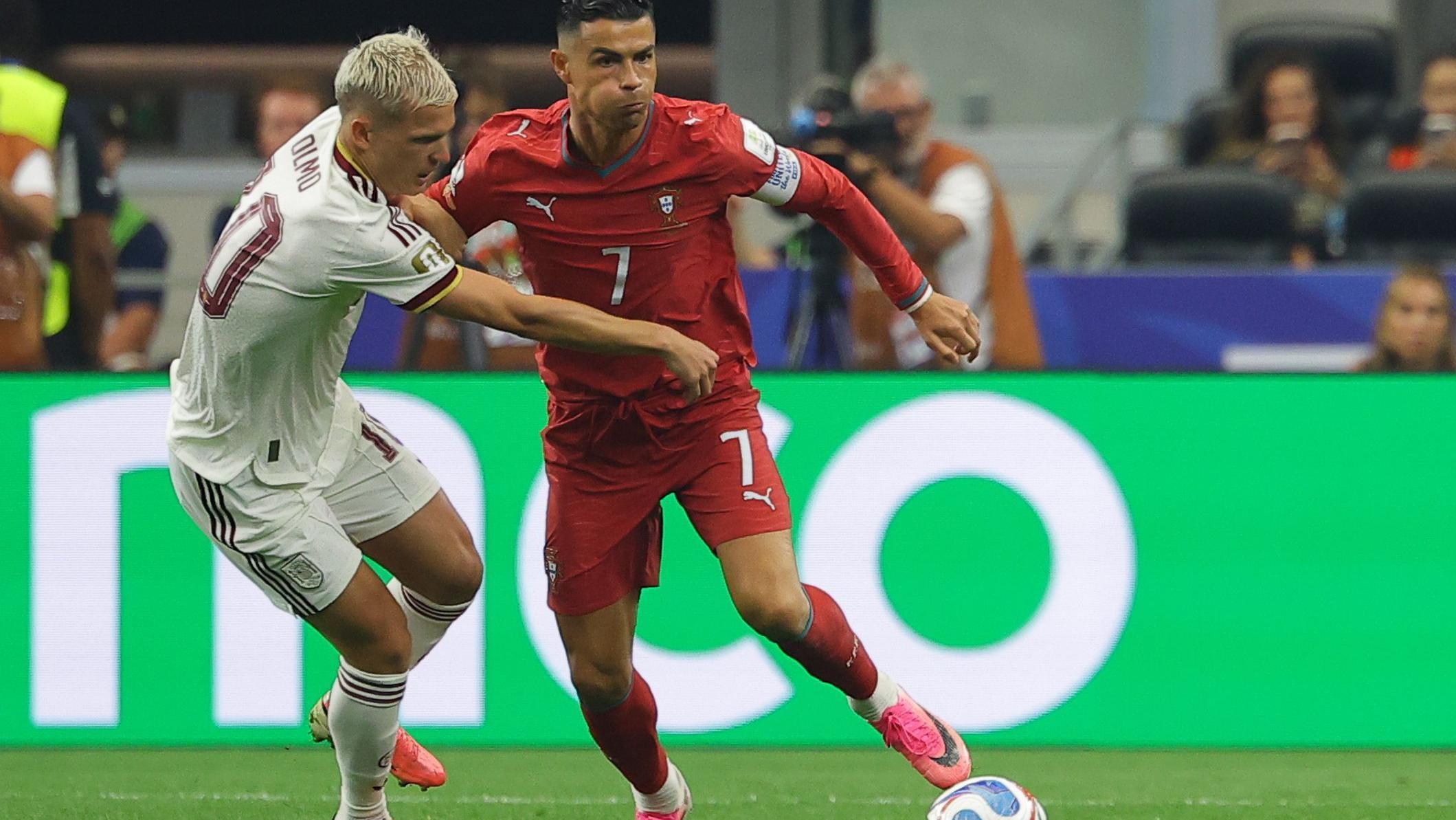 Španija okončala Ronaldov mundijalski san, rafal Belgije protiv SAD 3 Španac Dani Olmo pokušava da zaustavi Kristijana Ronalda