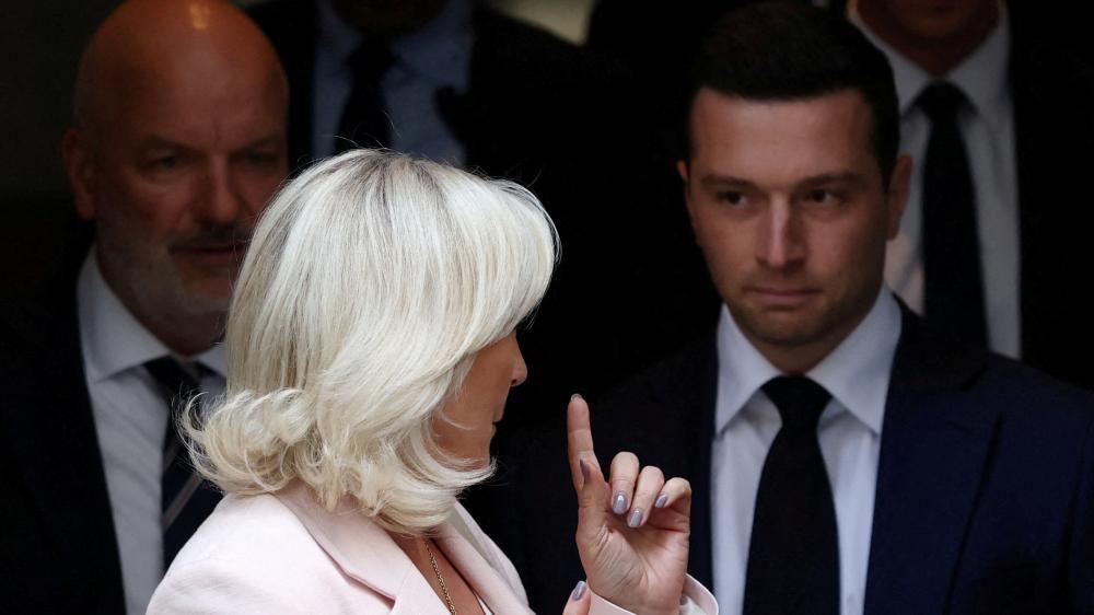 Sprema li se novi uzlet desnice: Marin Le Pen u predsedničkoj kampanji 2 Le Pen u razgovoru sa Žordanom Bardelom, predsednikom njene partije, posle donošenja presude