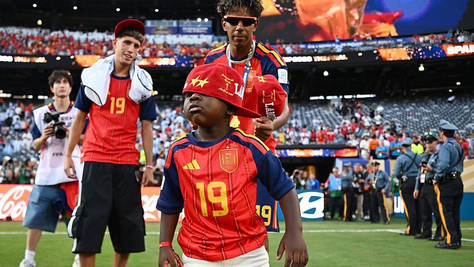 Lamin Jamal je svetski fudbalski šampion, ali prava zvezda je on 5 mlađi brat lamina jamala kejn