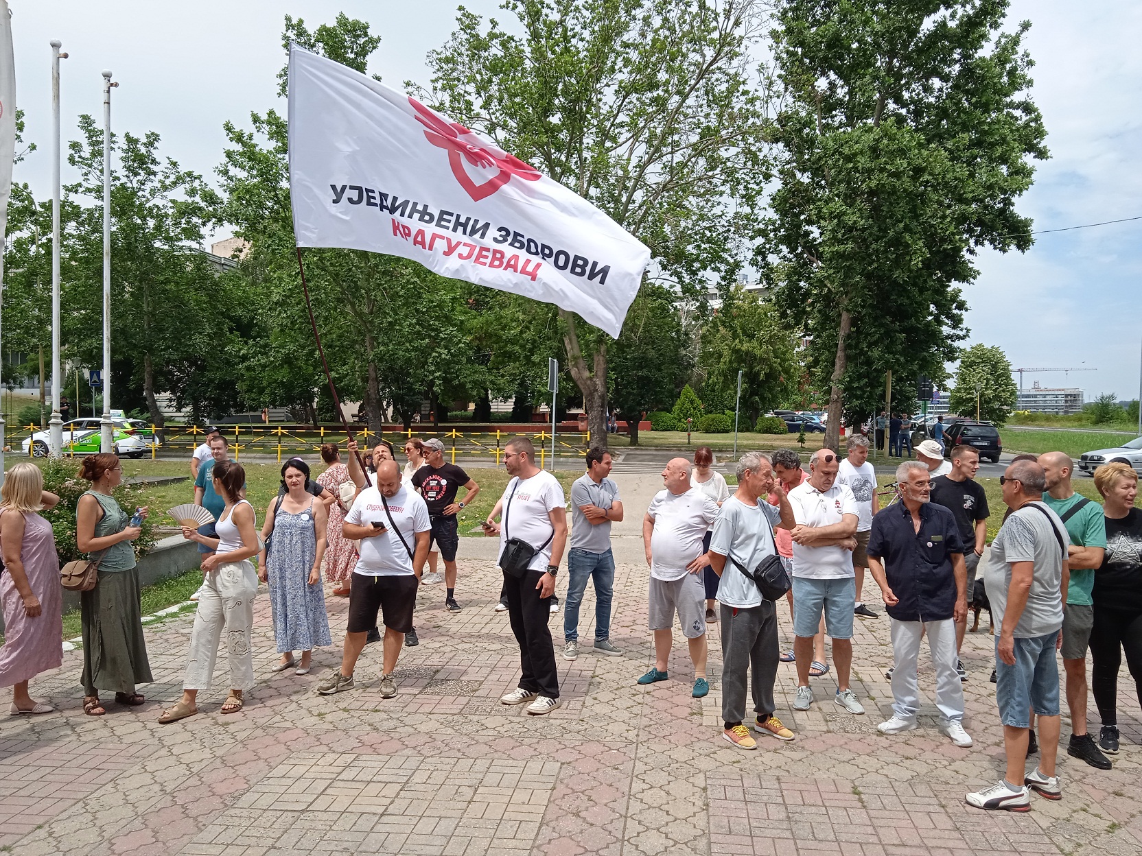 Ograđujemo se od jučerašnje poruke „Srbija pobeđuje”: Maturanti Druge kragujevačke gimnazije demantovali pisanje Informera 2