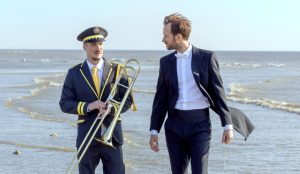 Neočekivano bratsko muzičko putovanje: Francuski film „Marš za fanfare” na Letnjoj sceni SKC-a Kragujevac 9 Neočekivano bratsko muzičko putovanje: Francuski film „Marš za fanfare” na Letnjoj sceni SKC-a Kragujevac 9