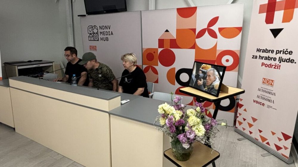 Održana komemoracija fotoreporteru Draganu Gojiću u Novom Sadu: Pokrenuta inicijativa da dobije spomen-obeležje u centru grada 5
