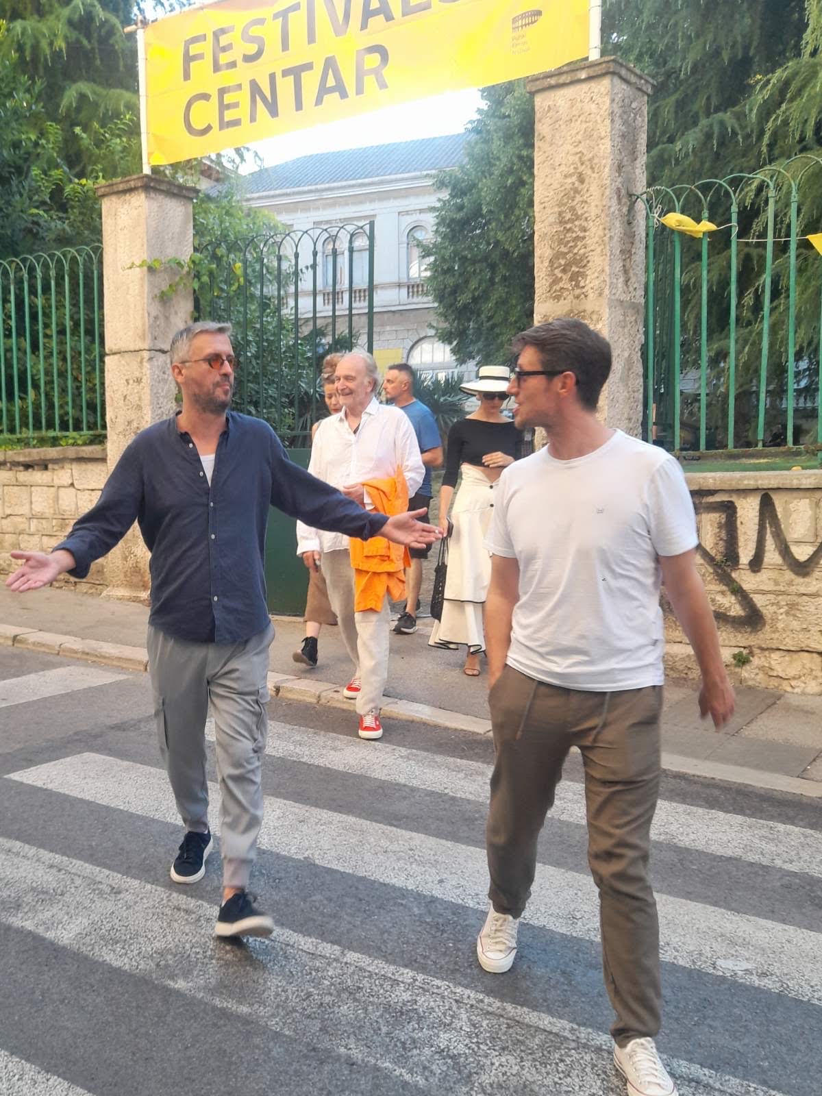 Pula uz Vladimira Arsenijevića: Ovacije na premijeri „3 nedelje posle“, podrška našem piscu i scenaristi, čestitke ekipi filma 3